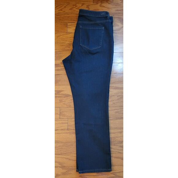Lee Jeans Women’s Size 18M High Rise Relaxed Fit Straight Leg Instantly Slims - Picture 5 of 16